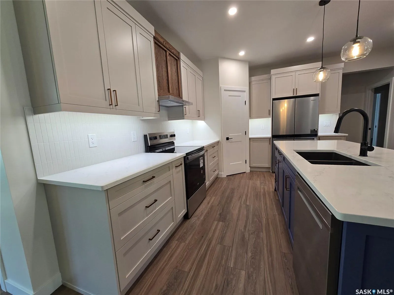 3 KENNEY CRESCENT