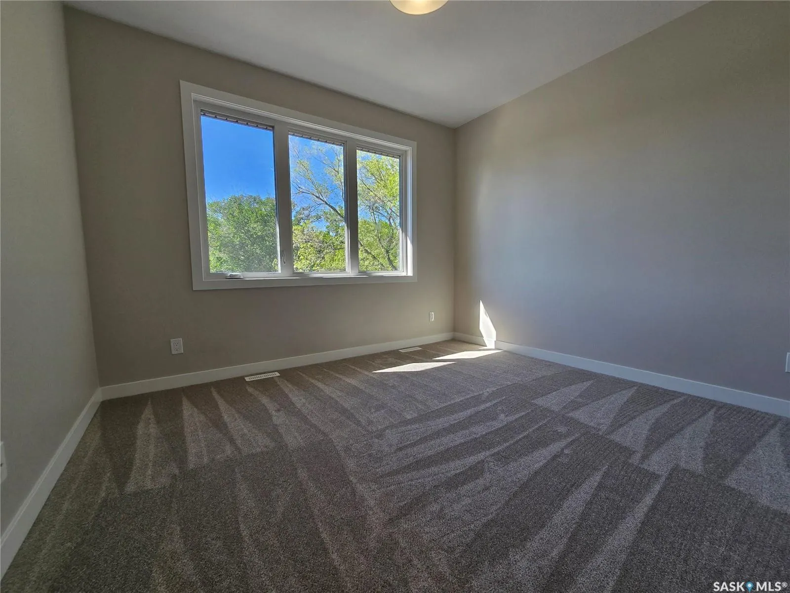 3 KENNEY CRESCENT