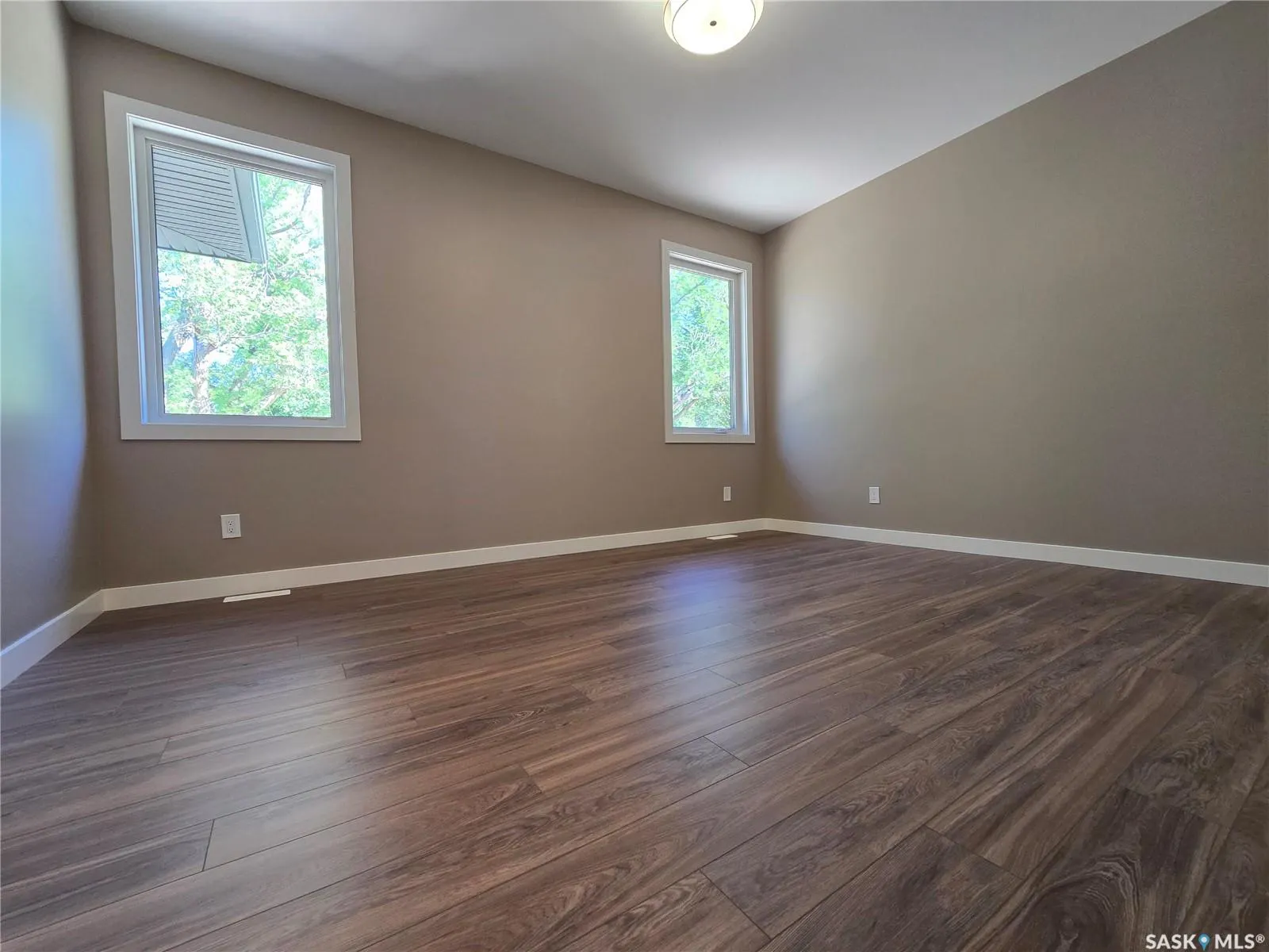 3 KENNEY CRESCENT