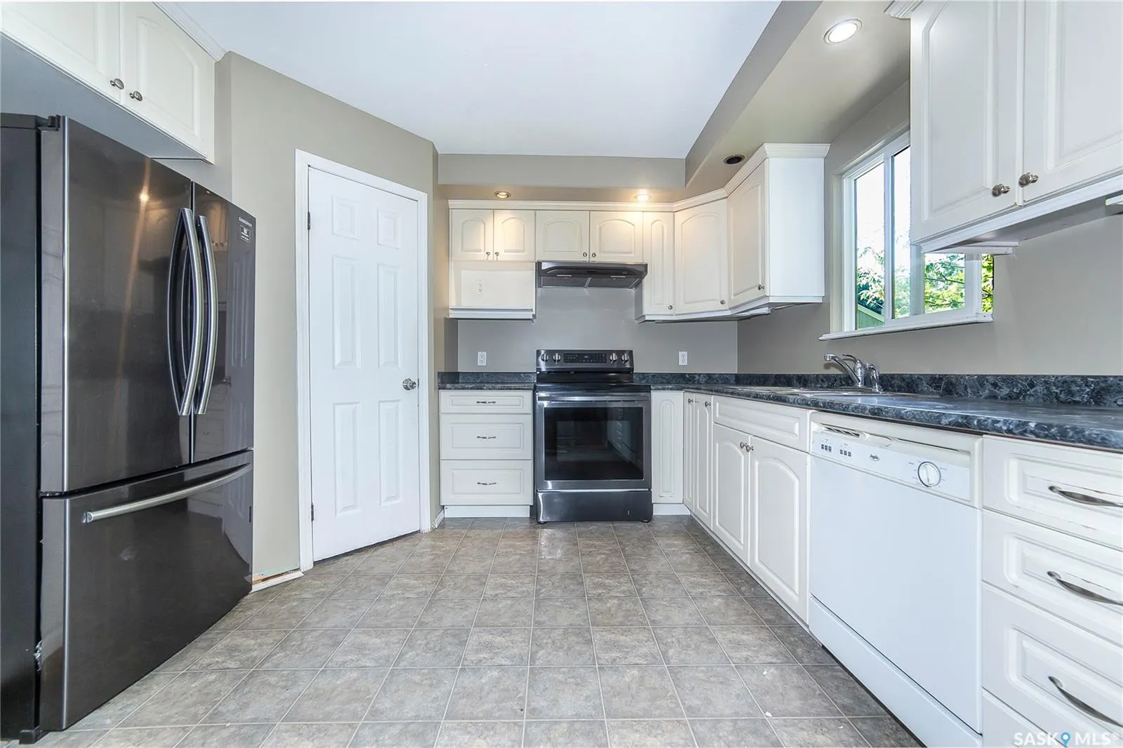 426 Vanier CRESCENT