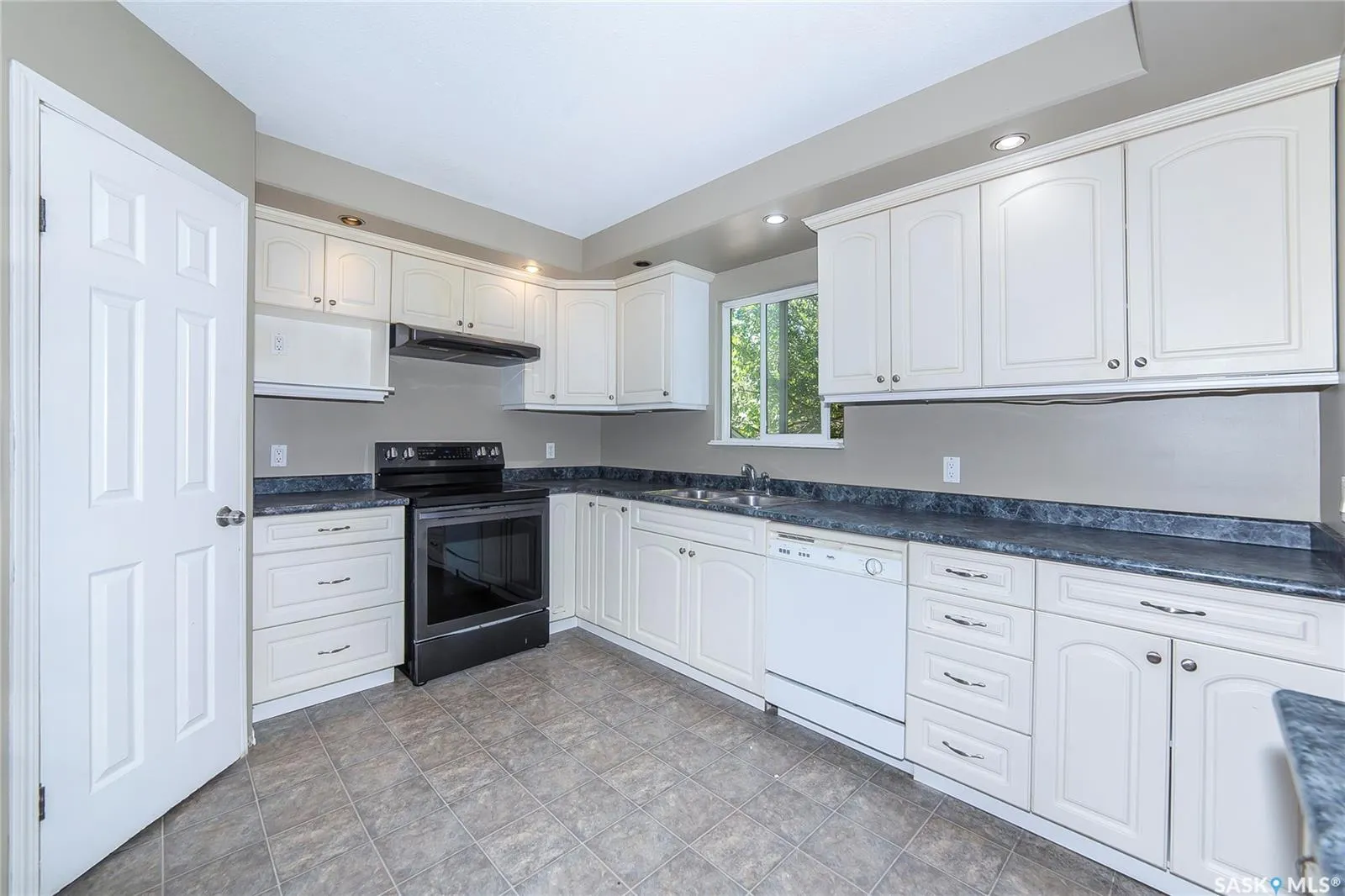 426 Vanier CRESCENT