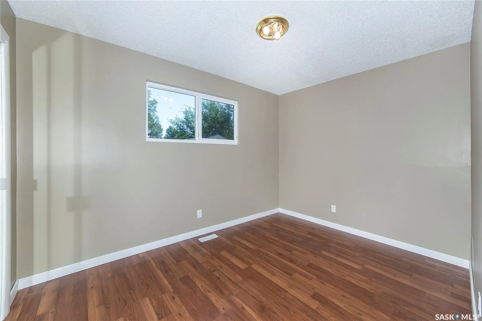 426 Vanier CRESCENT
