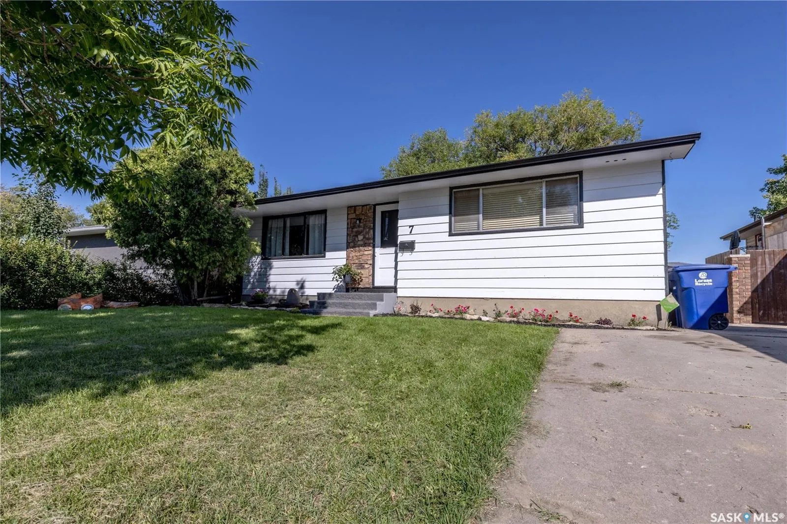 7 Ross CRESCENT