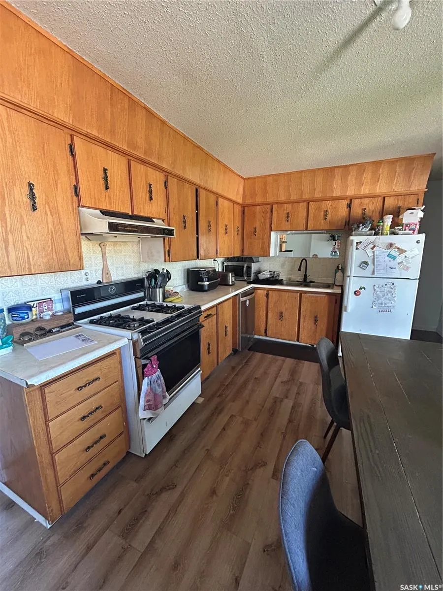 222 2nd AVENUE W