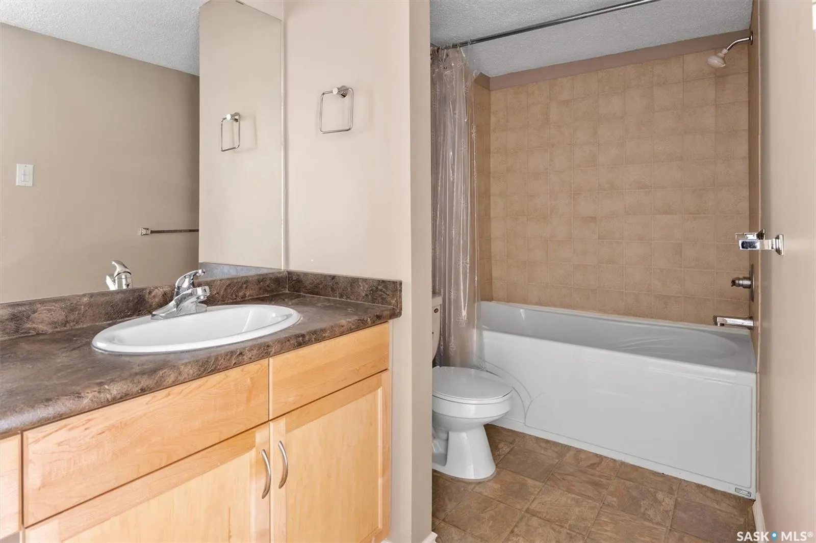 1121 Mckercher DRIVE, #102c