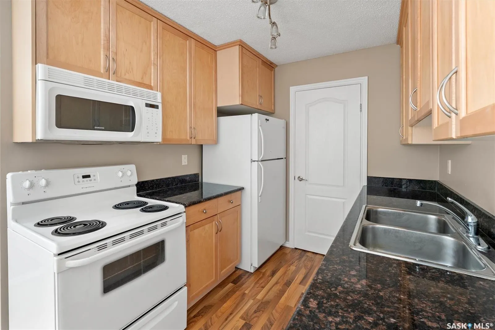 1121 Mckercher DRIVE, #102c