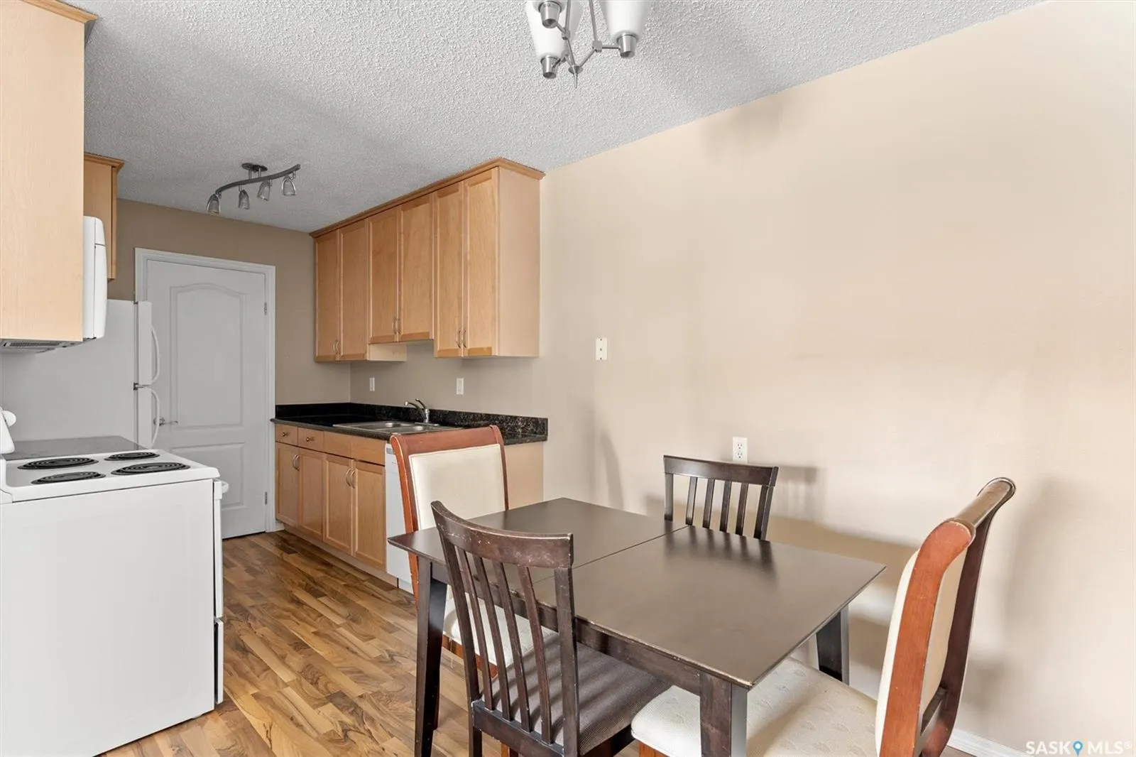 1121 Mckercher DRIVE, #102c