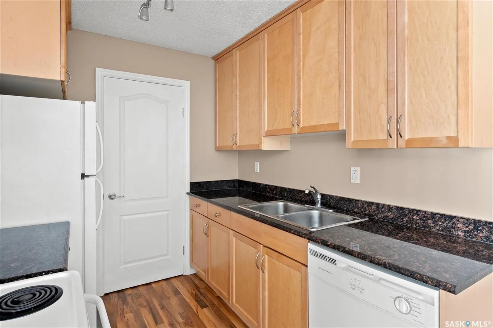 1121 Mckercher DRIVE, #102c