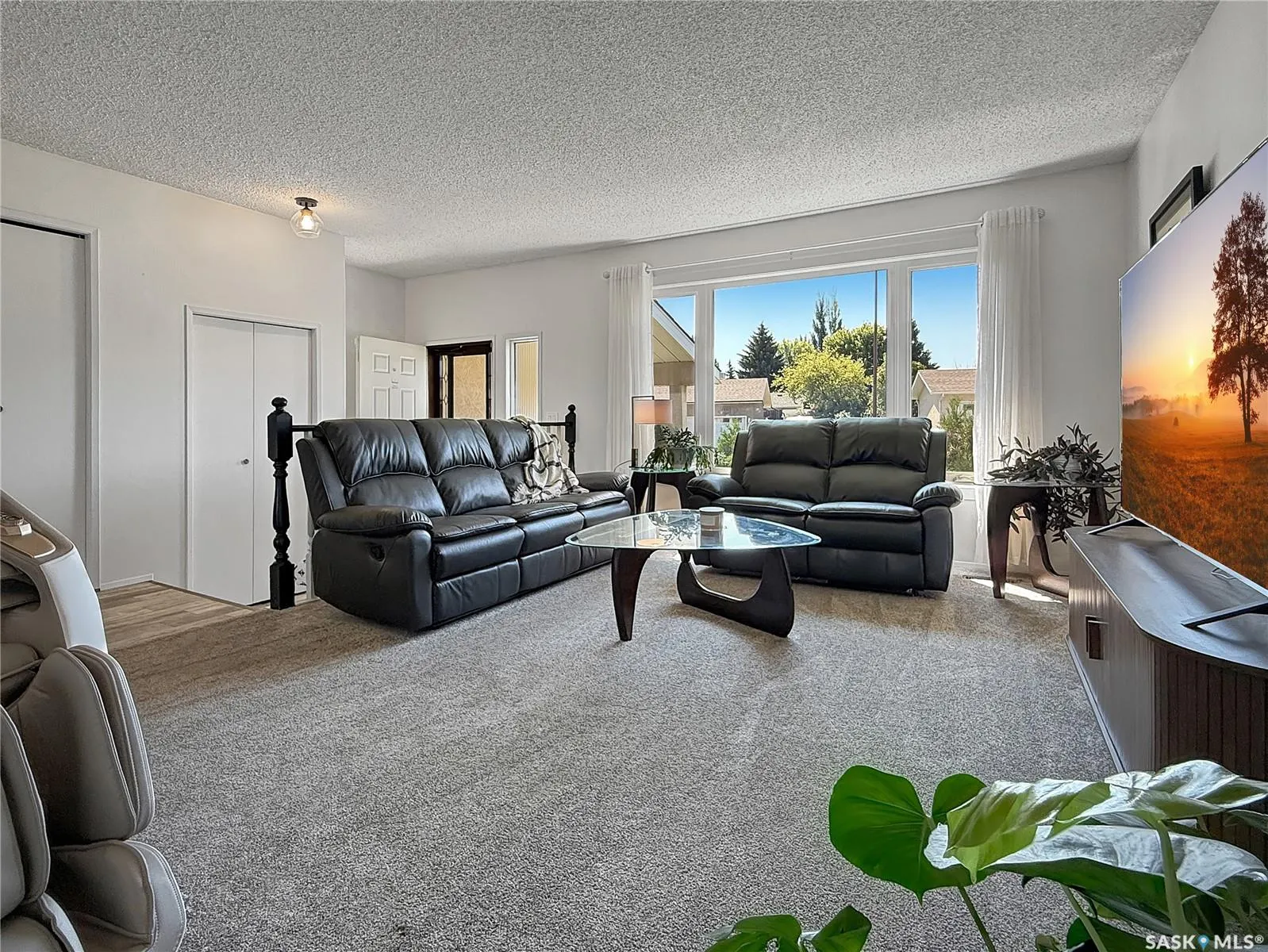 483 Steele CRESCENT