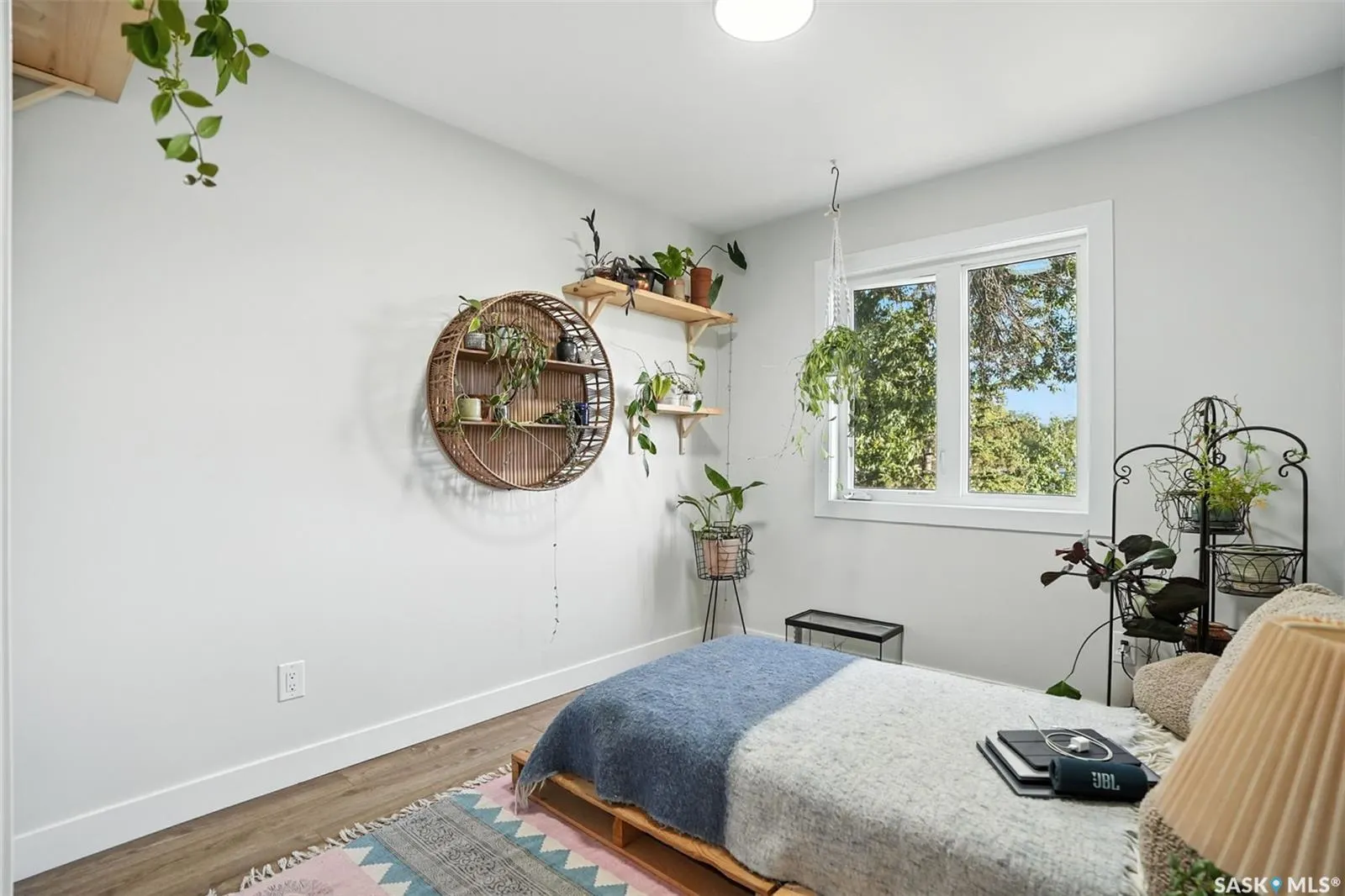 1124 9th STREET E