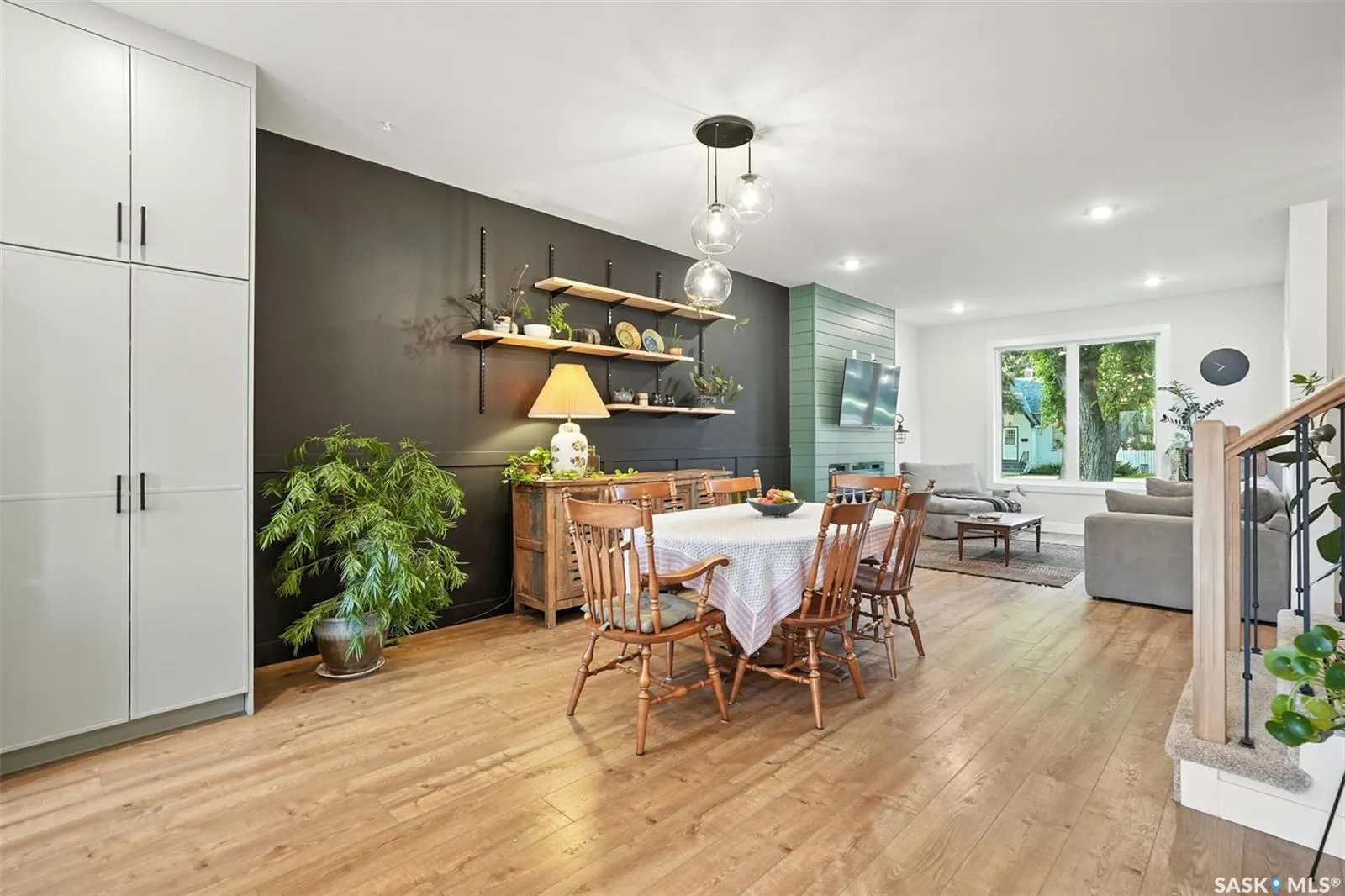 1124 9th STREET E