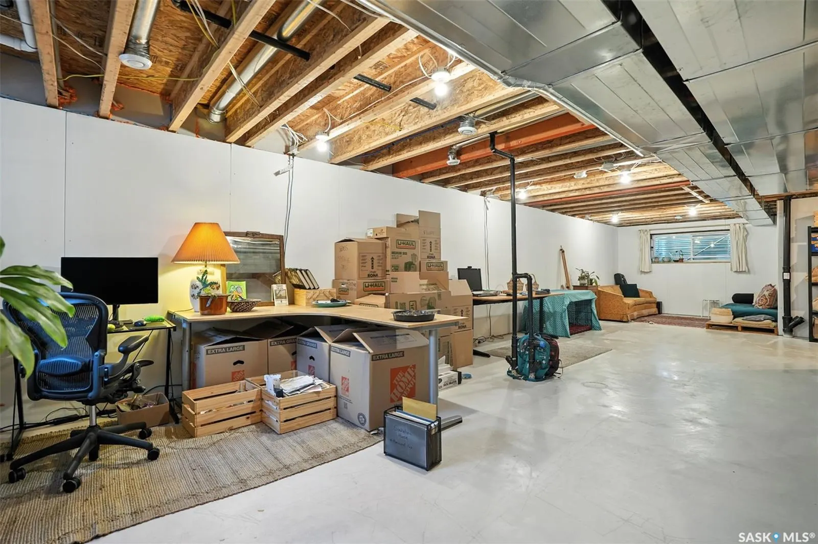 1124 9th STREET E