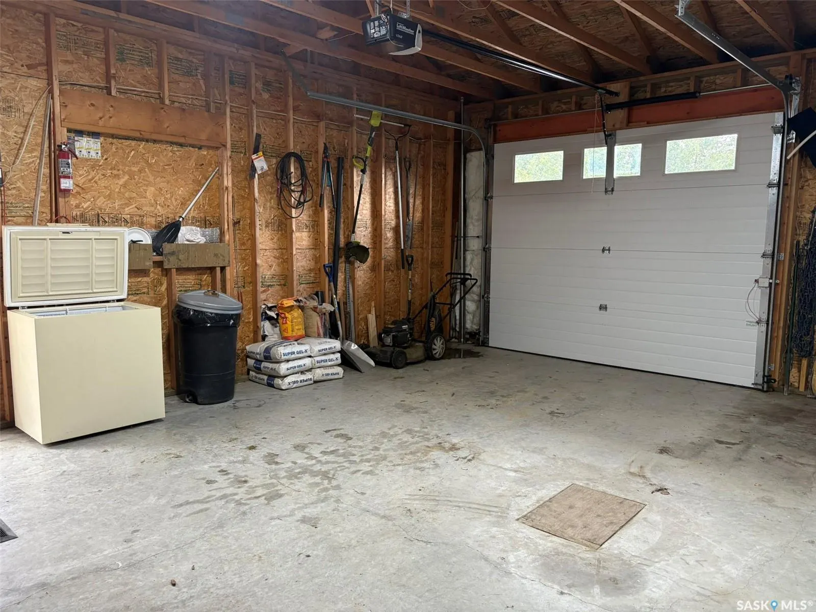 8 Laurjan DRIVE