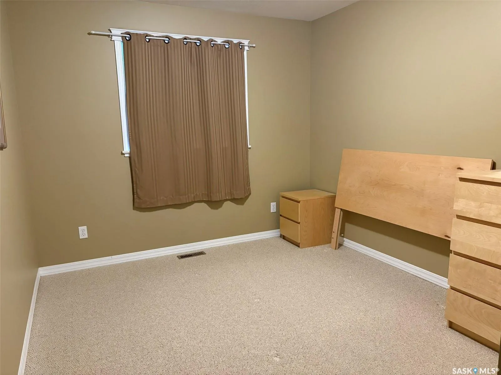 8 Laurjan DRIVE