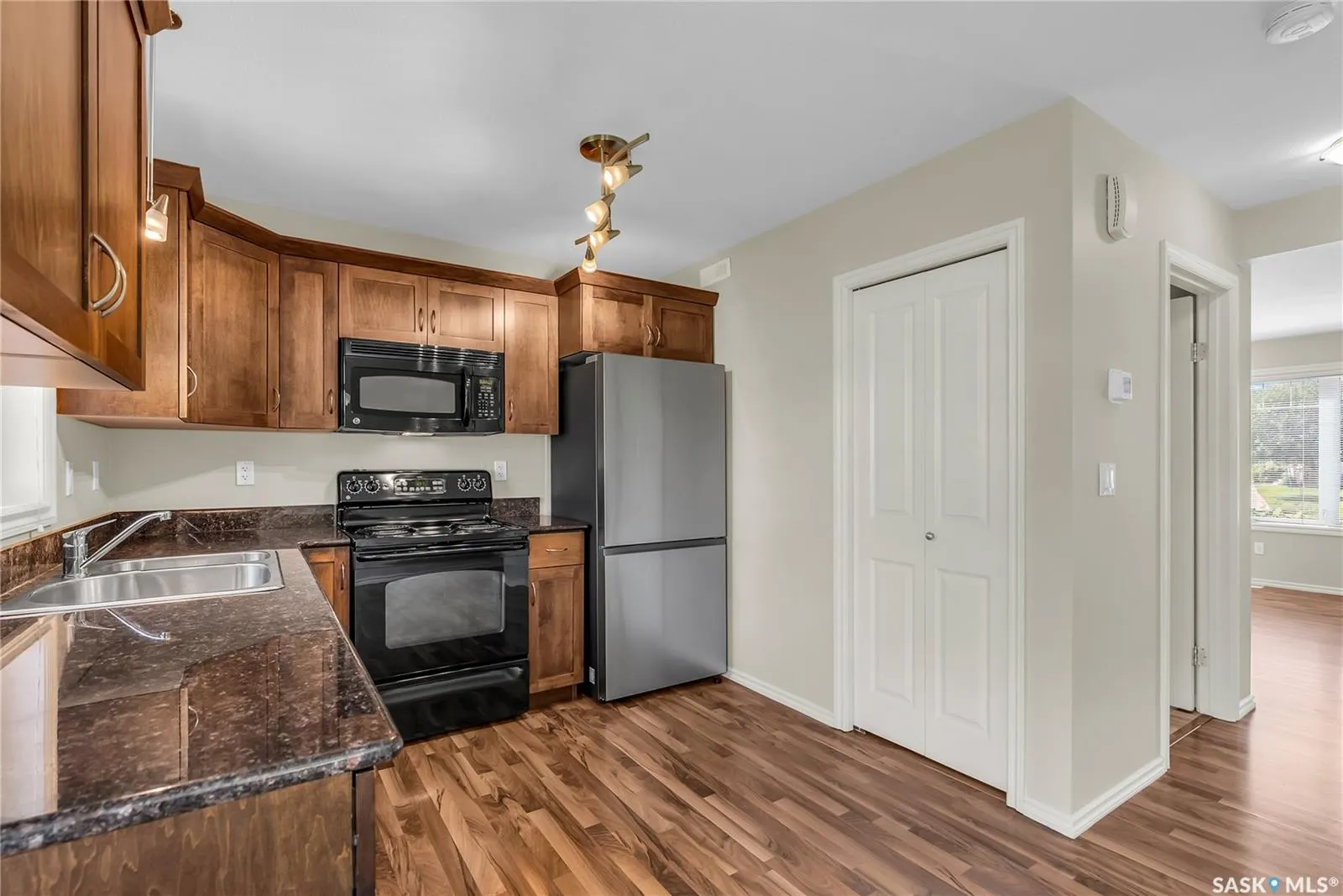 303 Slimmon PLACE, #421