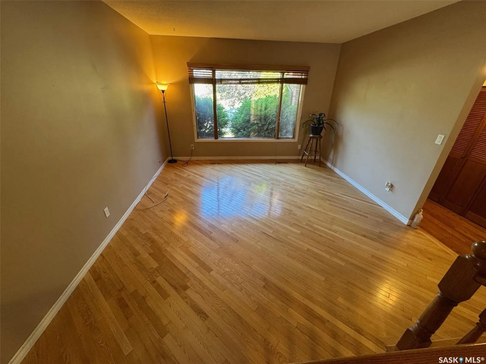 418 Emerald CRESCENT