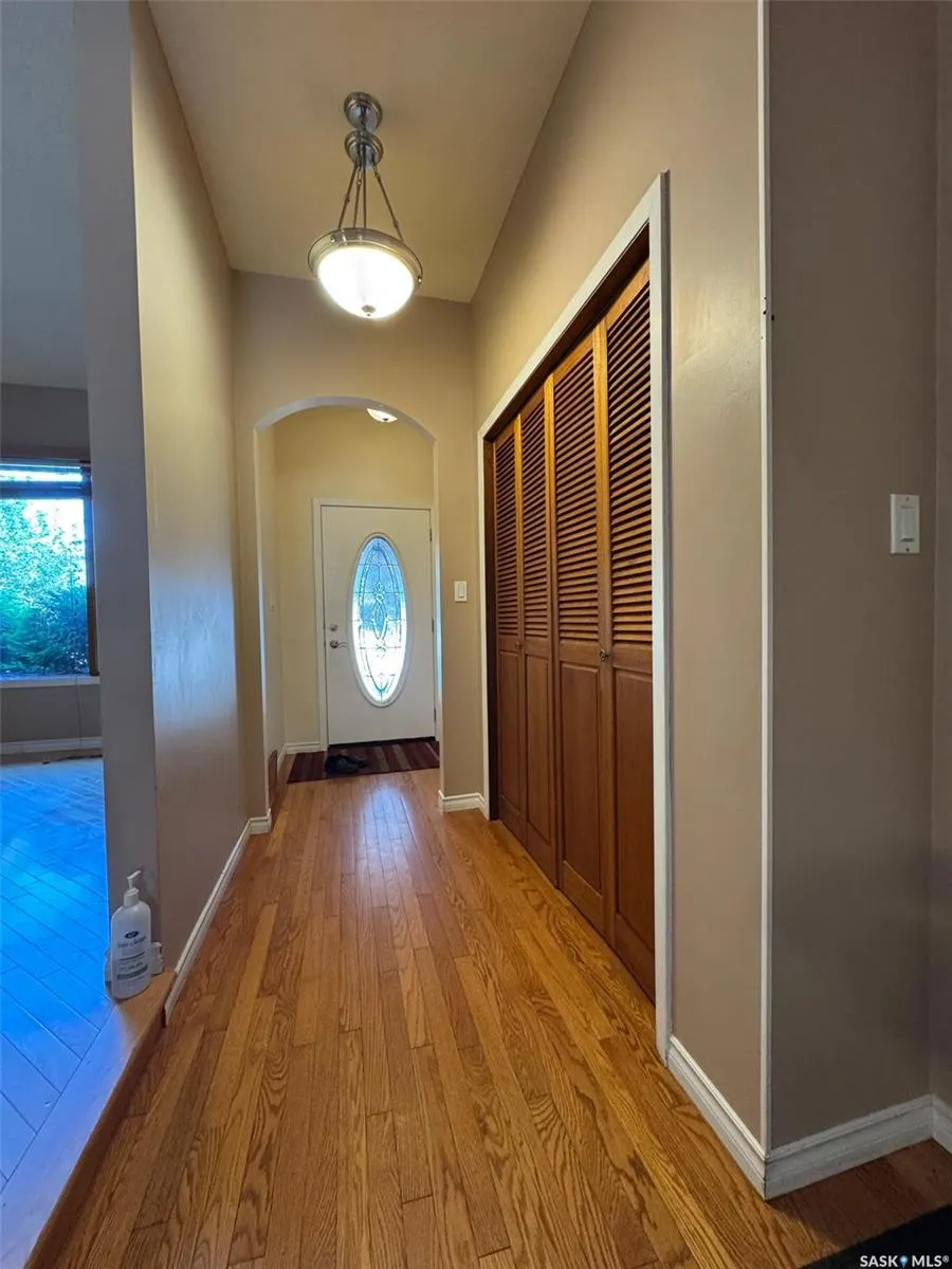 418 Emerald CRESCENT