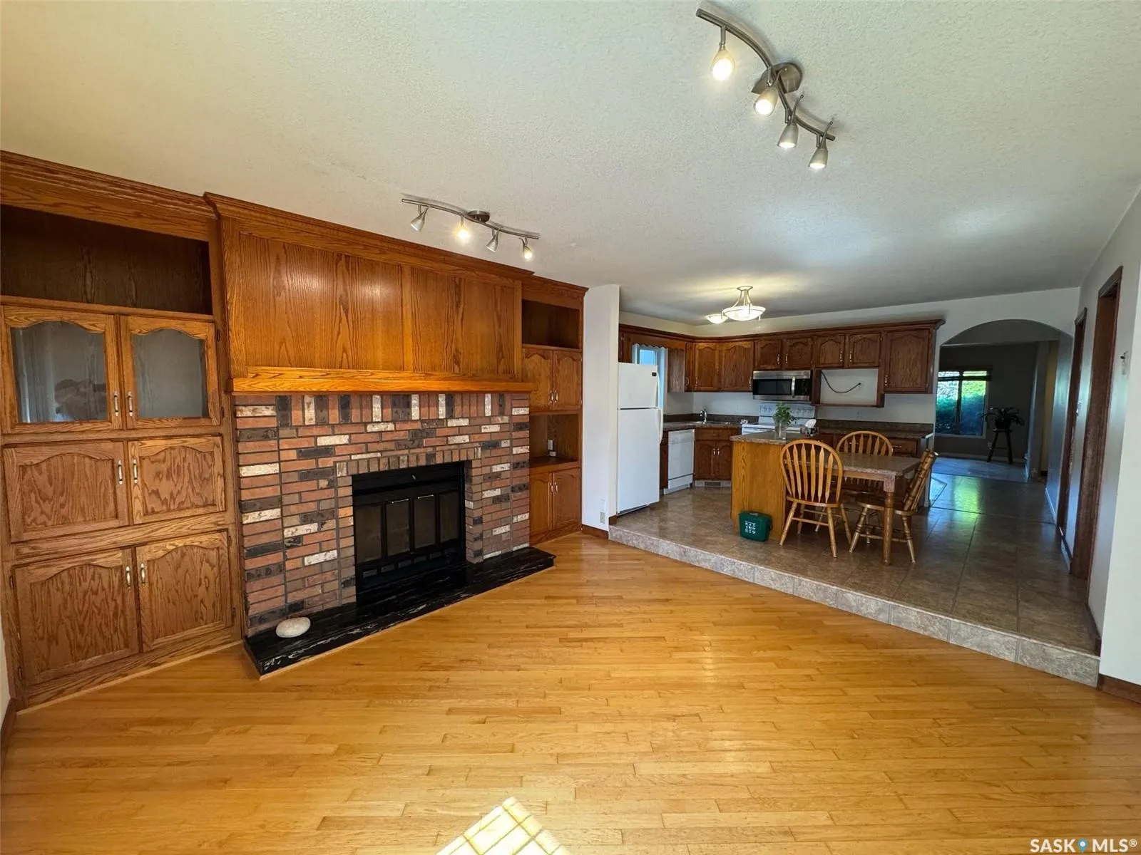 418 Emerald CRESCENT
