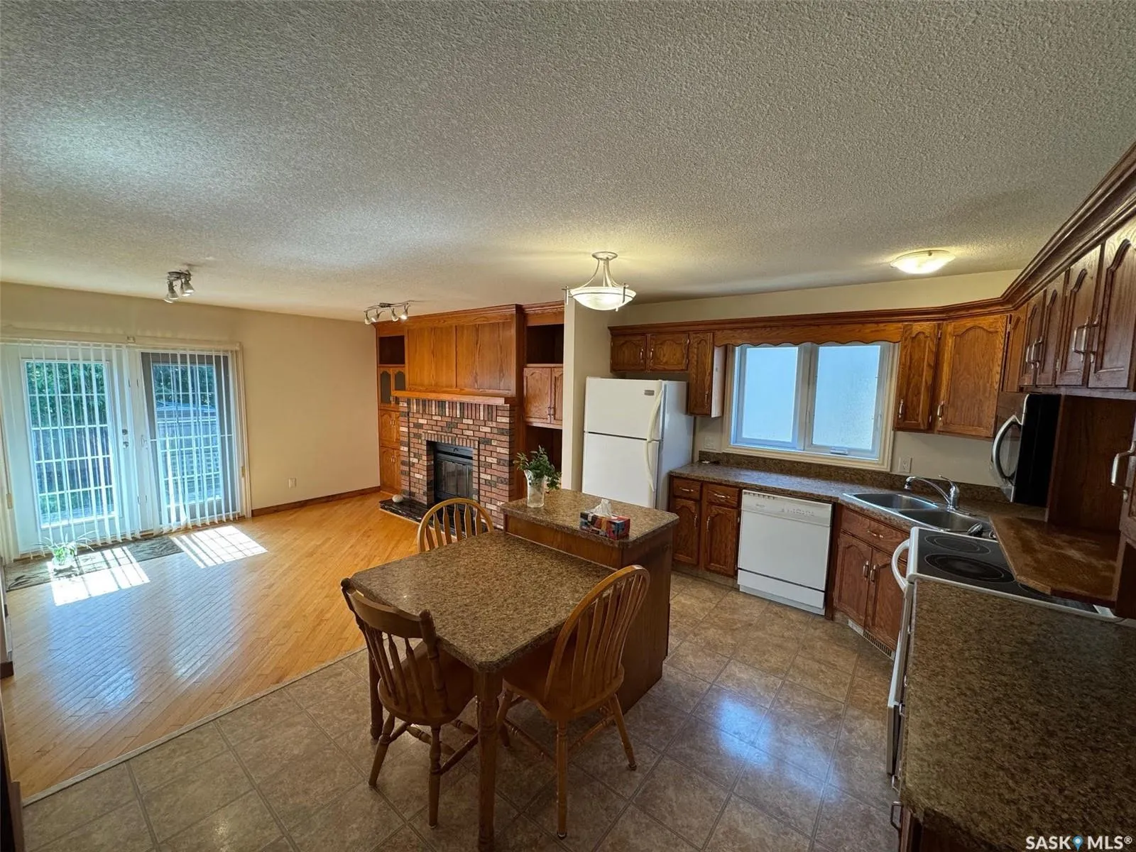 418 Emerald CRESCENT