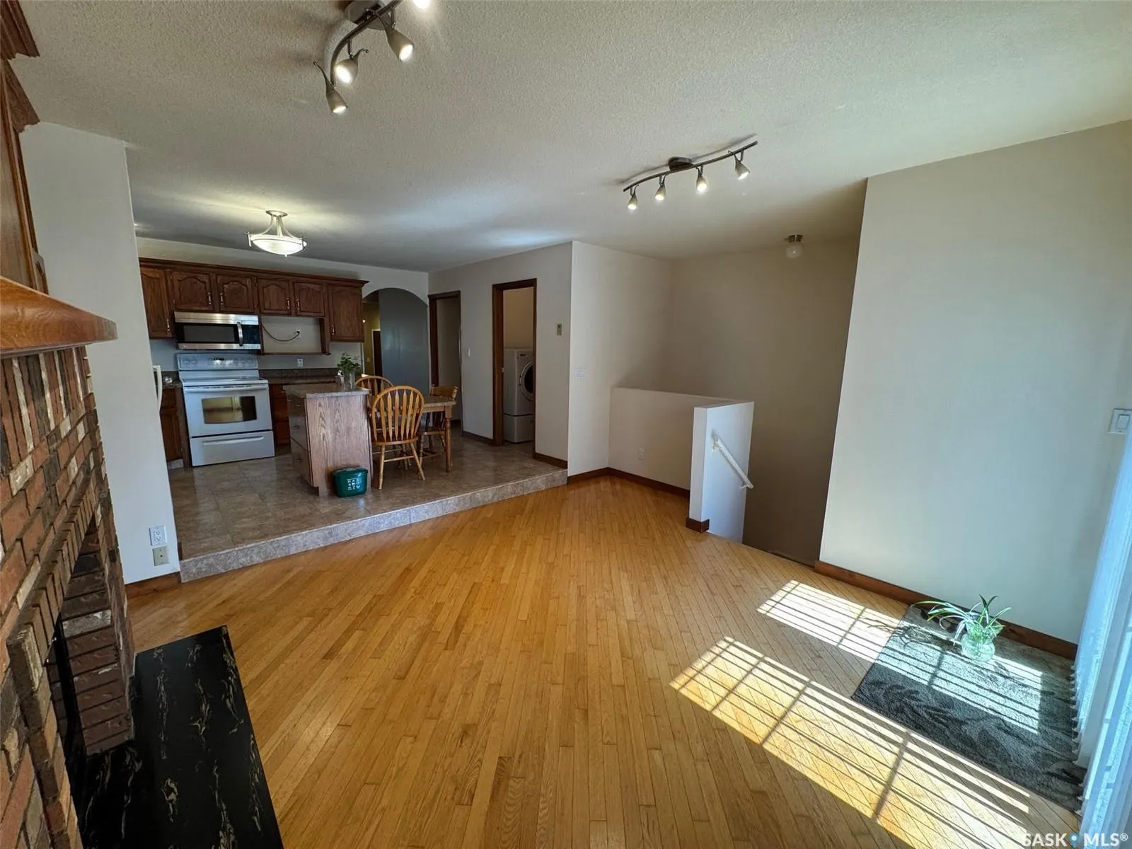 418 Emerald CRESCENT
