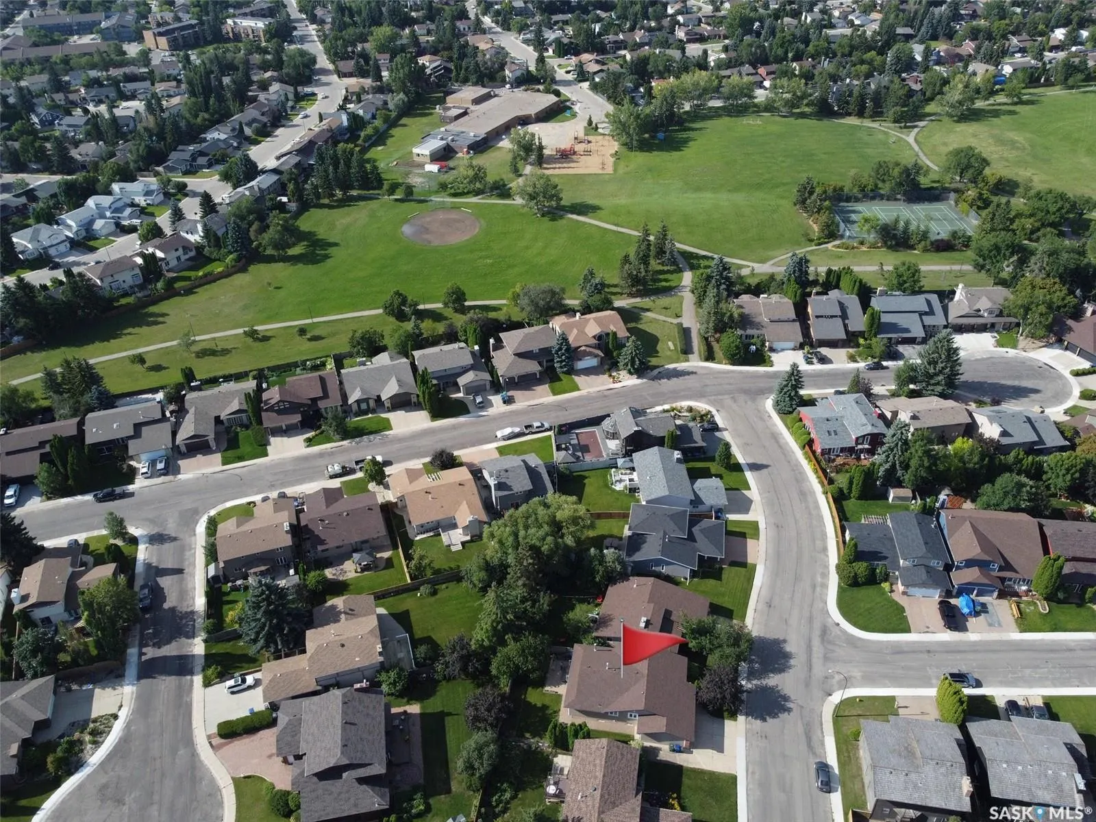 418 Emerald CRESCENT