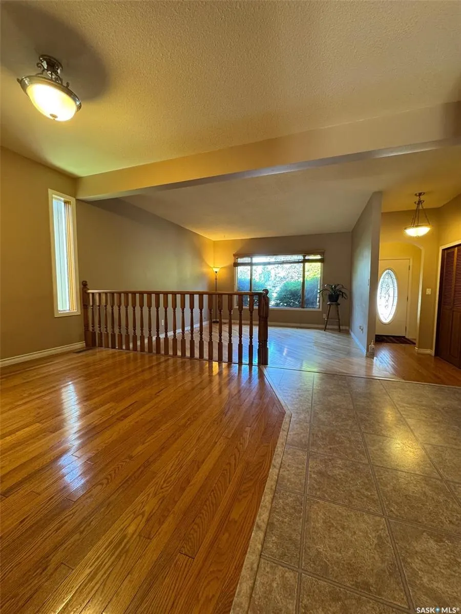418 Emerald CRESCENT