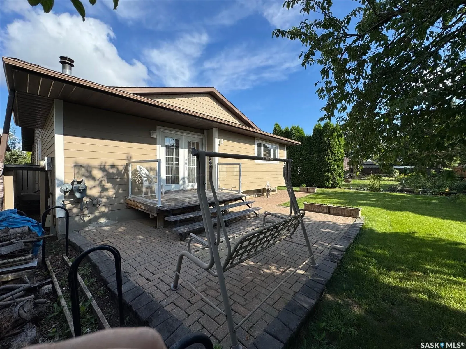 418 Emerald CRESCENT