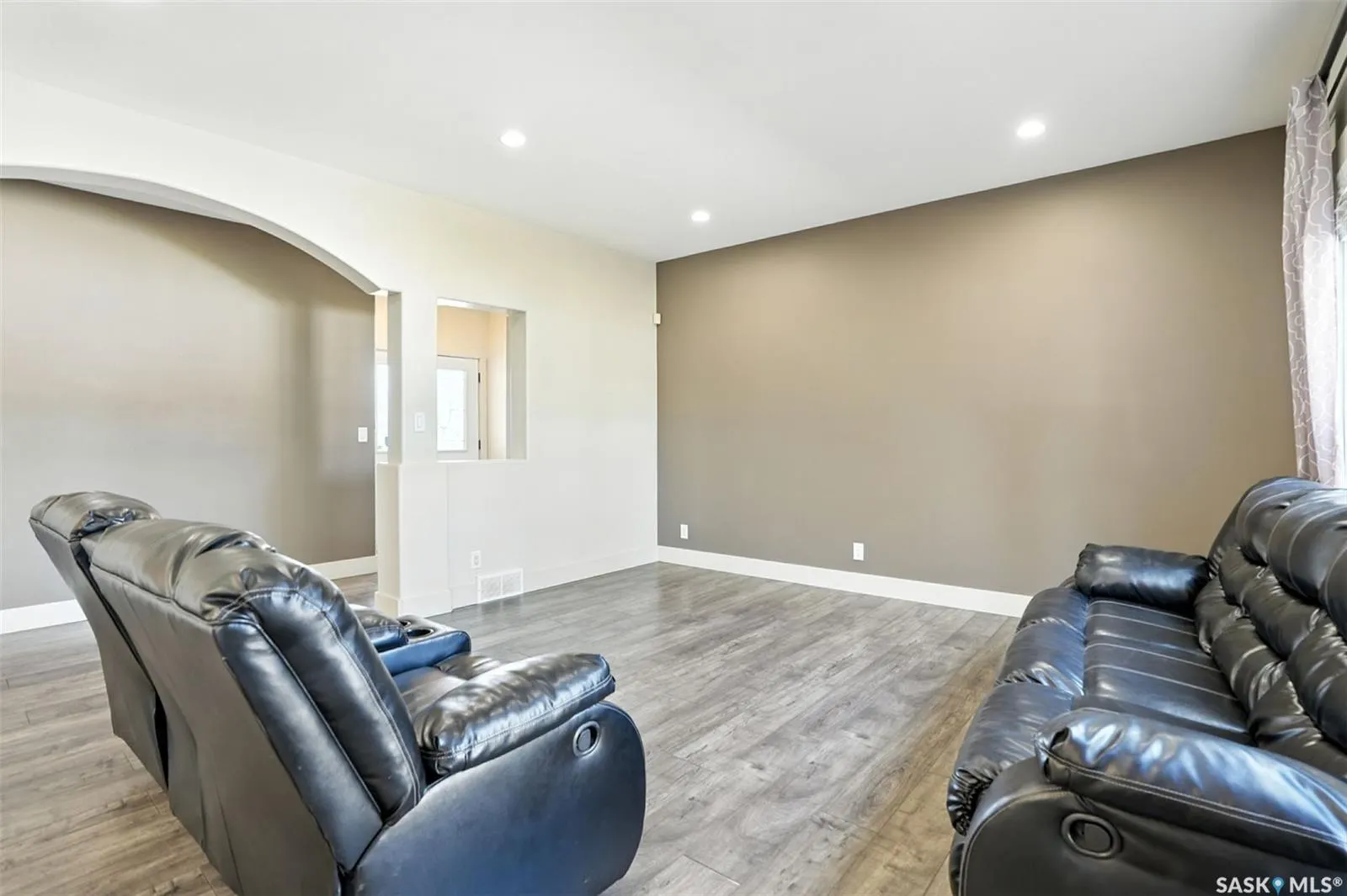 707 Reddekopp DRIVE