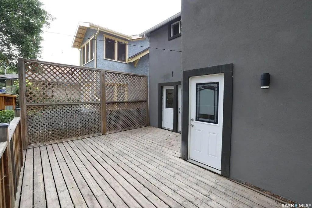 936 College AVENUE