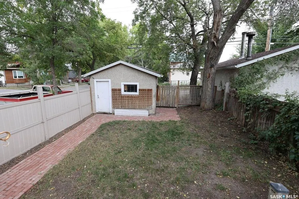 936 College AVENUE