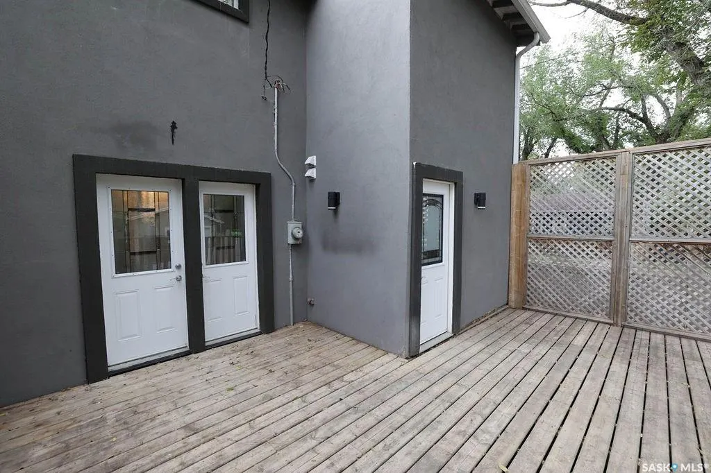 936 College AVENUE