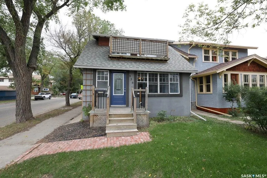 936 College AVENUE
