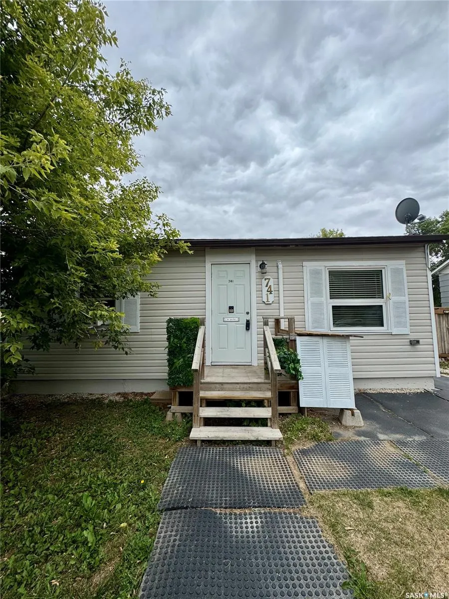 741 Rae STREET