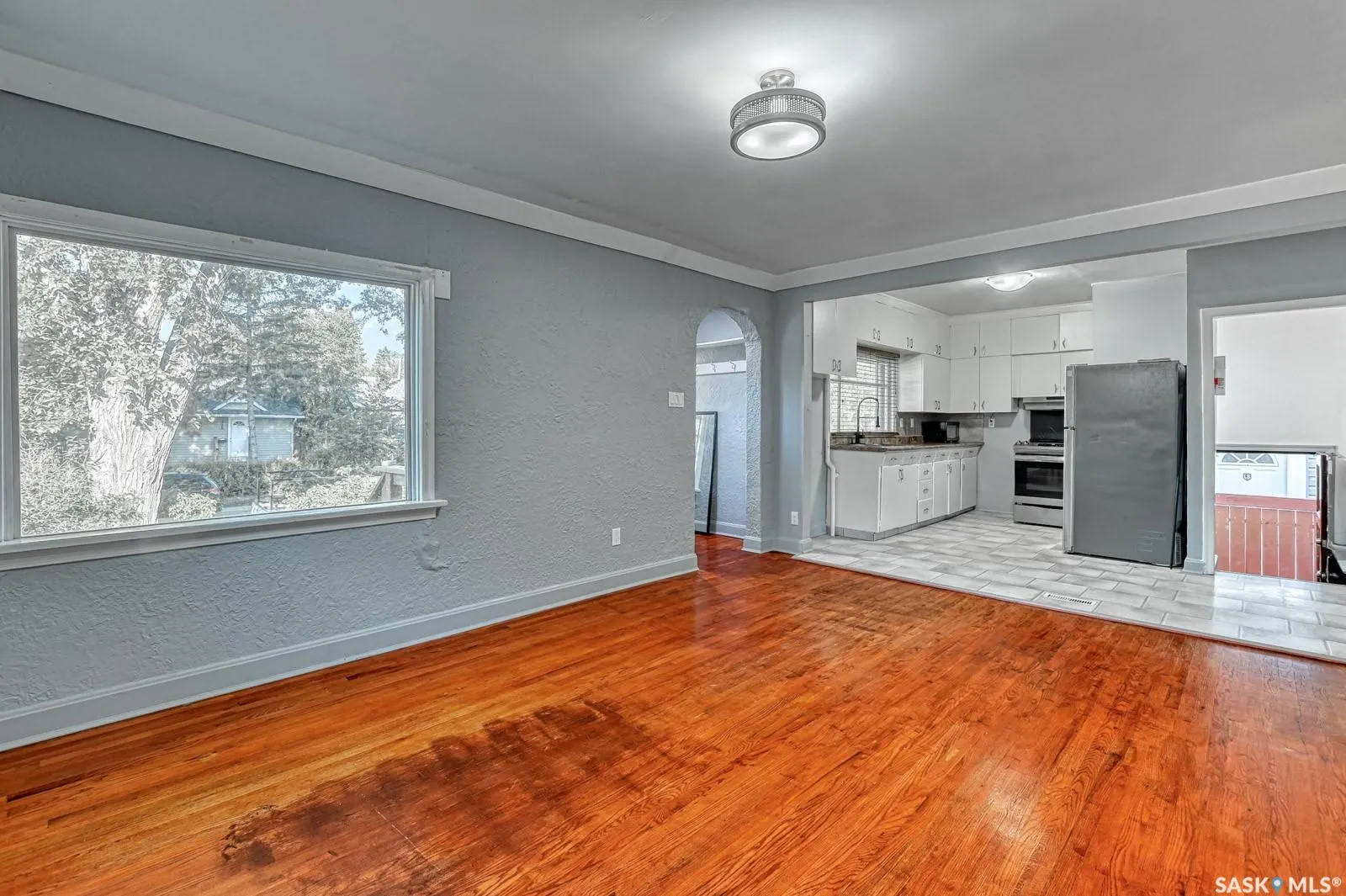 1343 Queen STREET