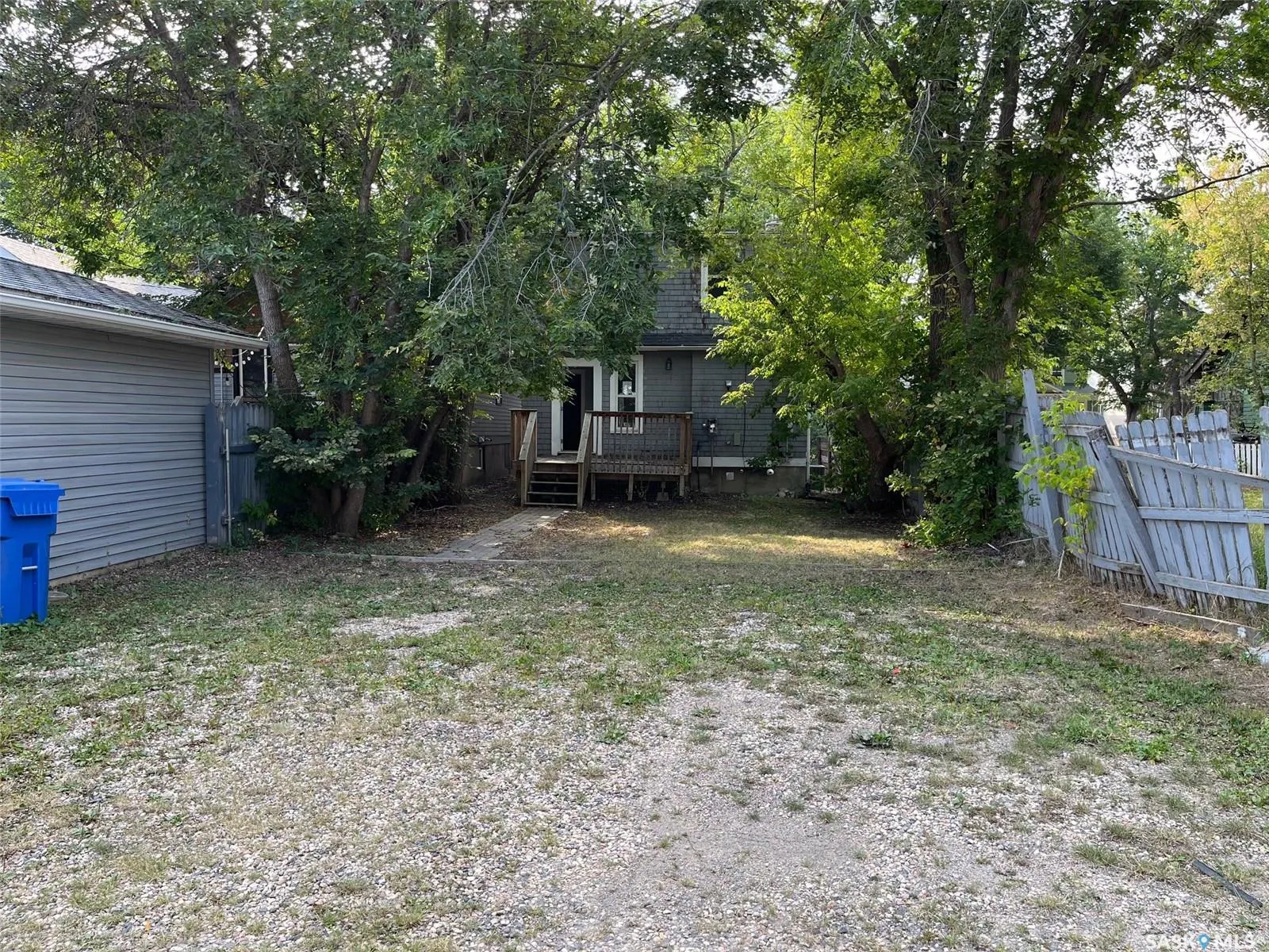 2059 Elphinstone STREET