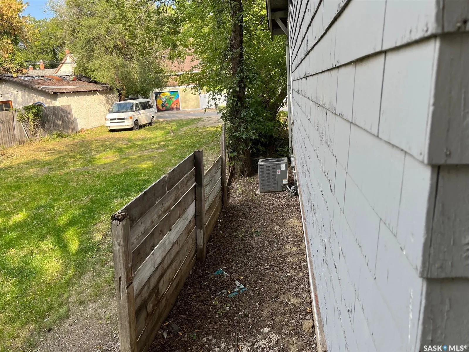2059 Elphinstone STREET