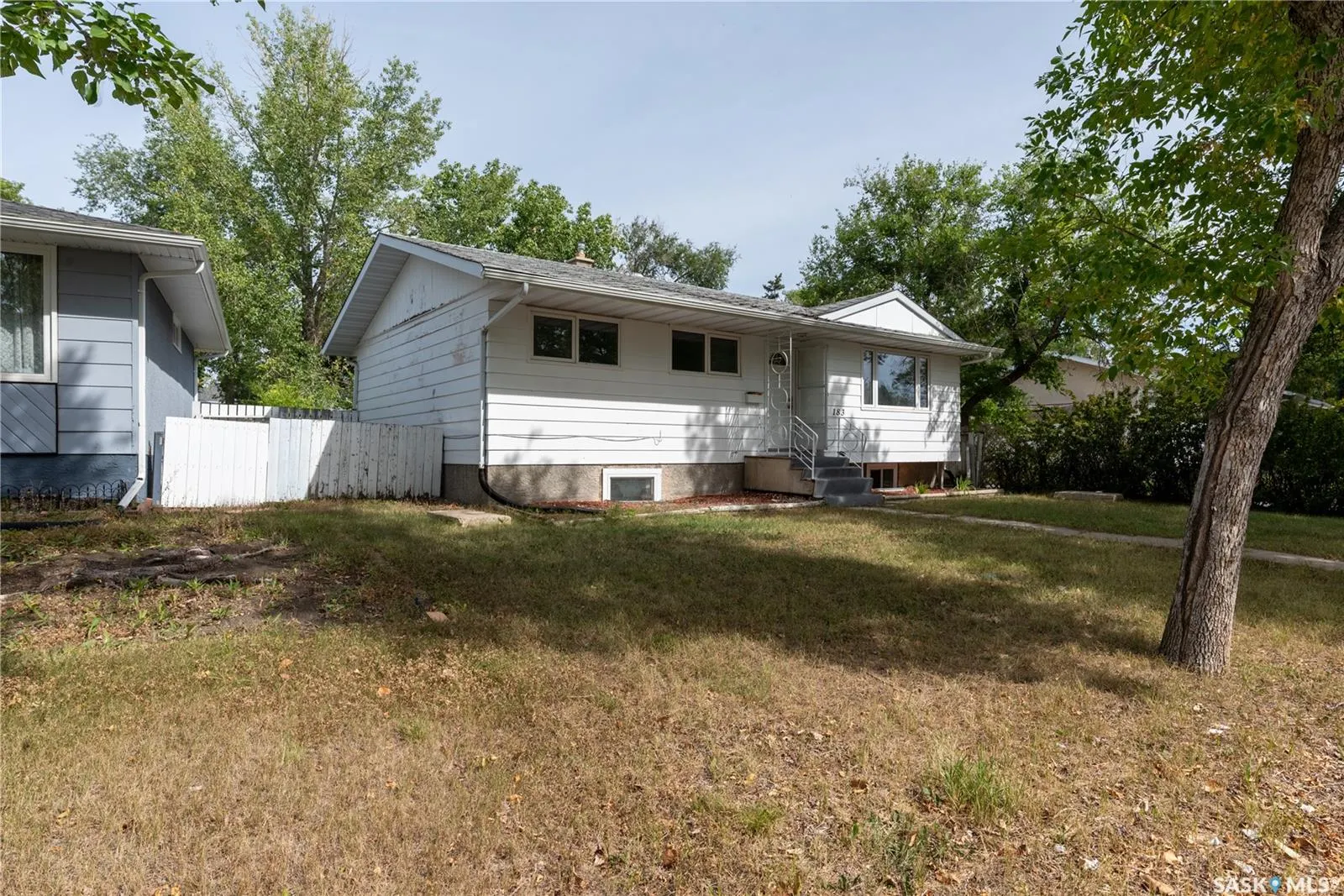 183 Magee CRESCENT