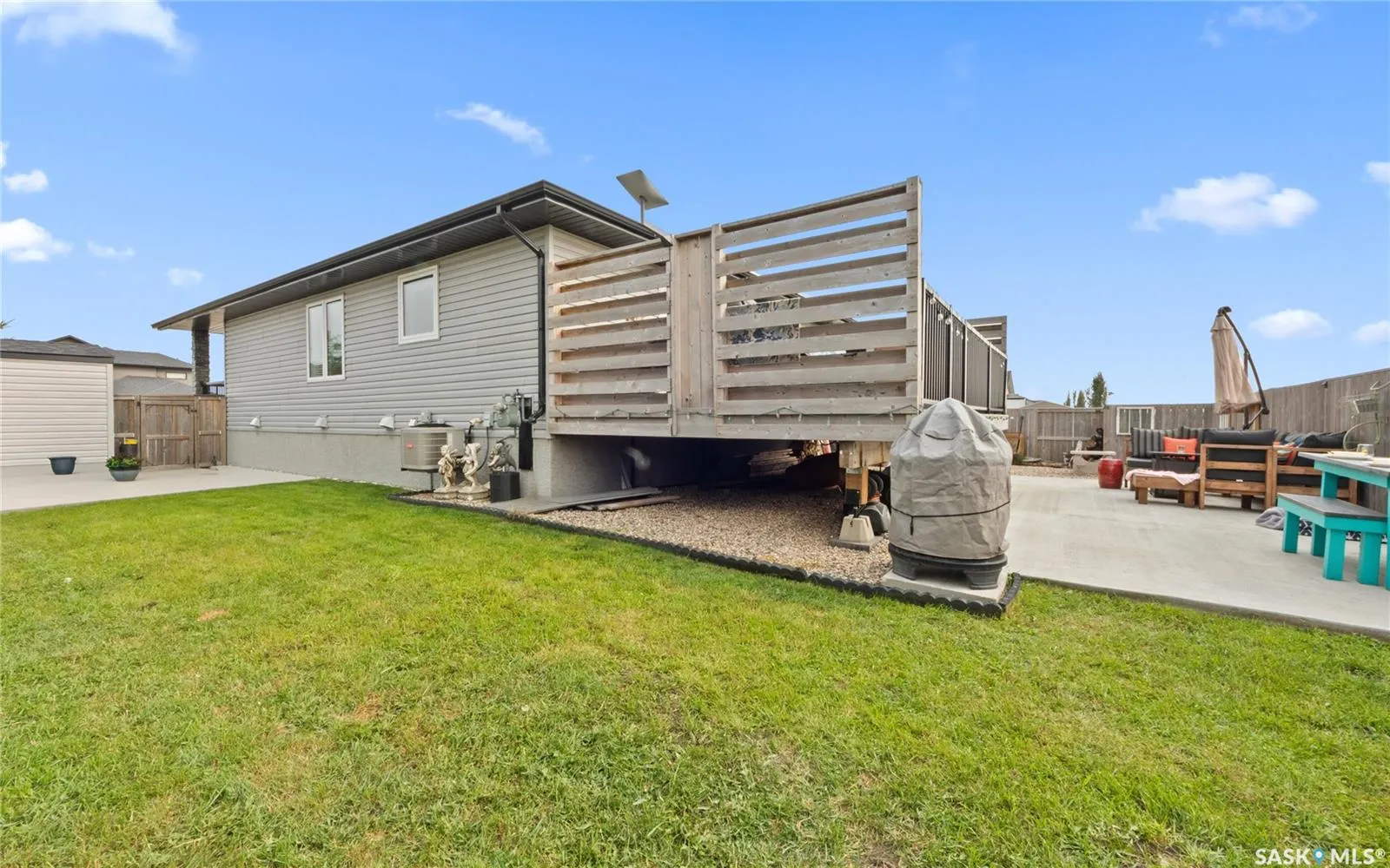 100 Diefenbaker AVENUE
