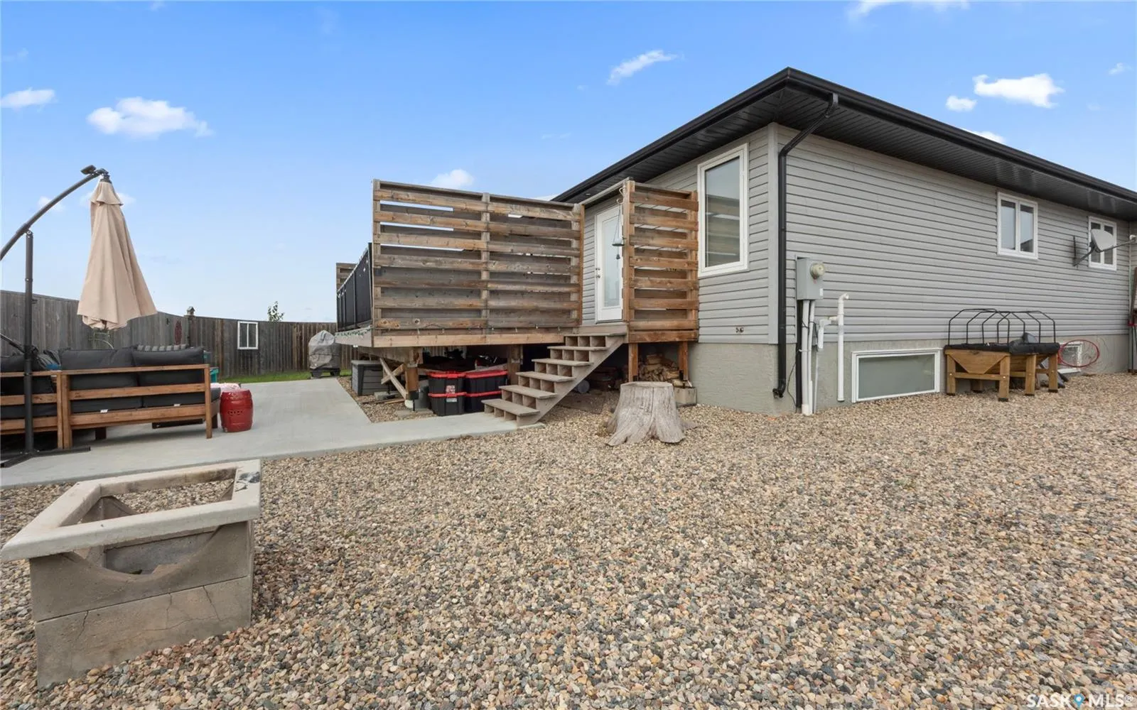 100 Diefenbaker AVENUE