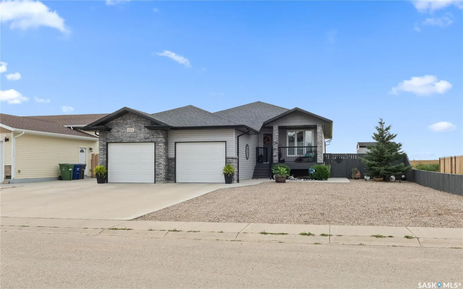 100 Diefenbaker AVENUE