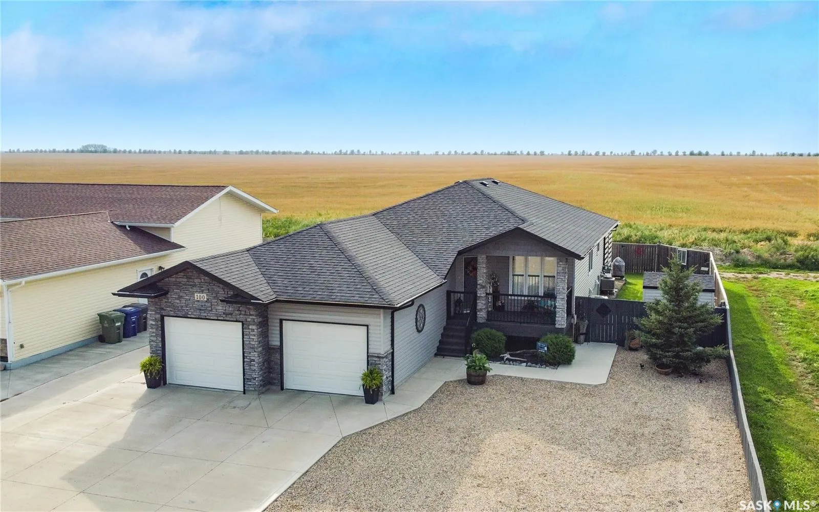100 Diefenbaker AVENUE