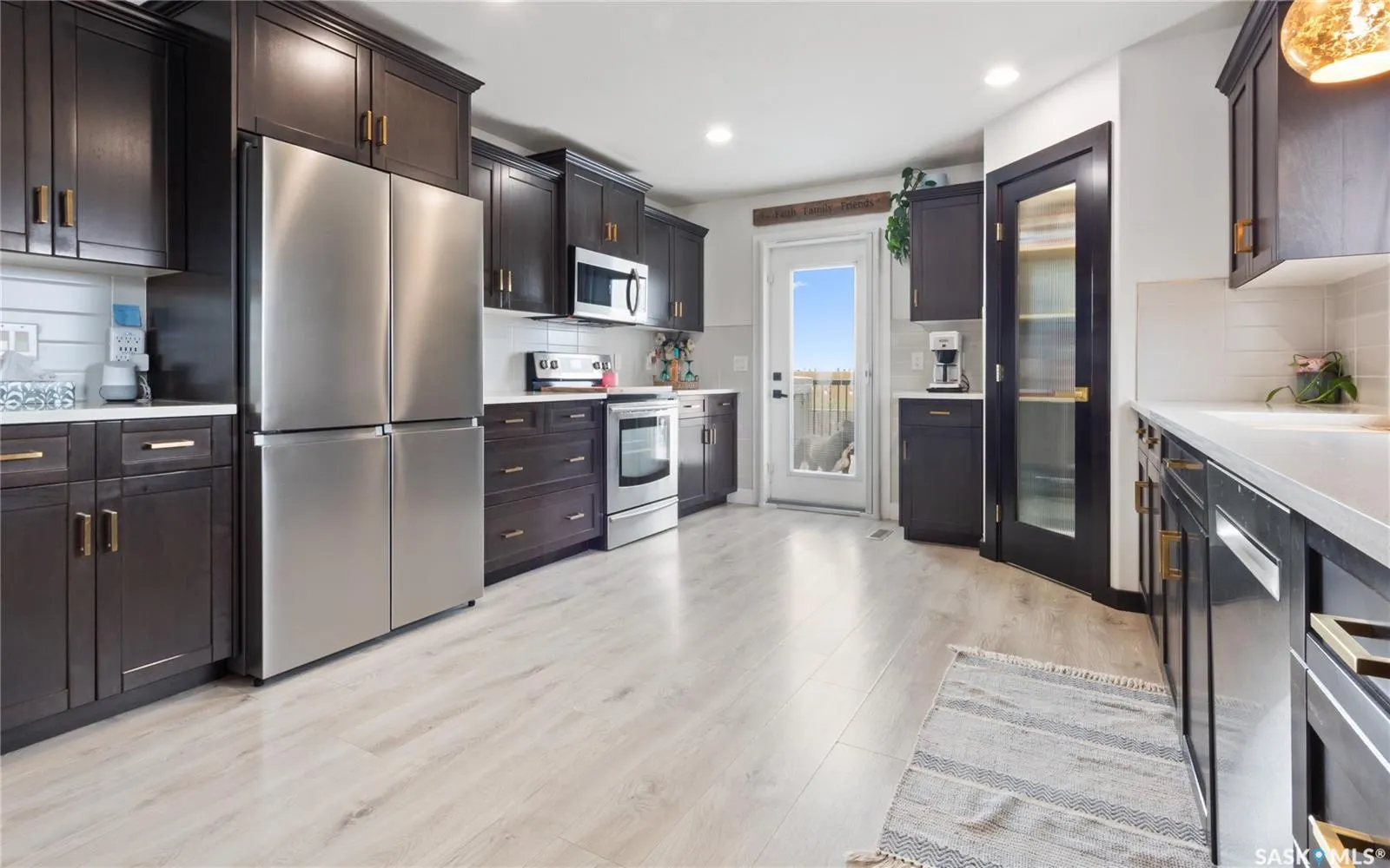 100 Diefenbaker AVENUE