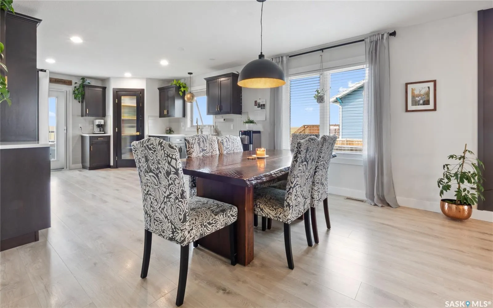 100 Diefenbaker AVENUE