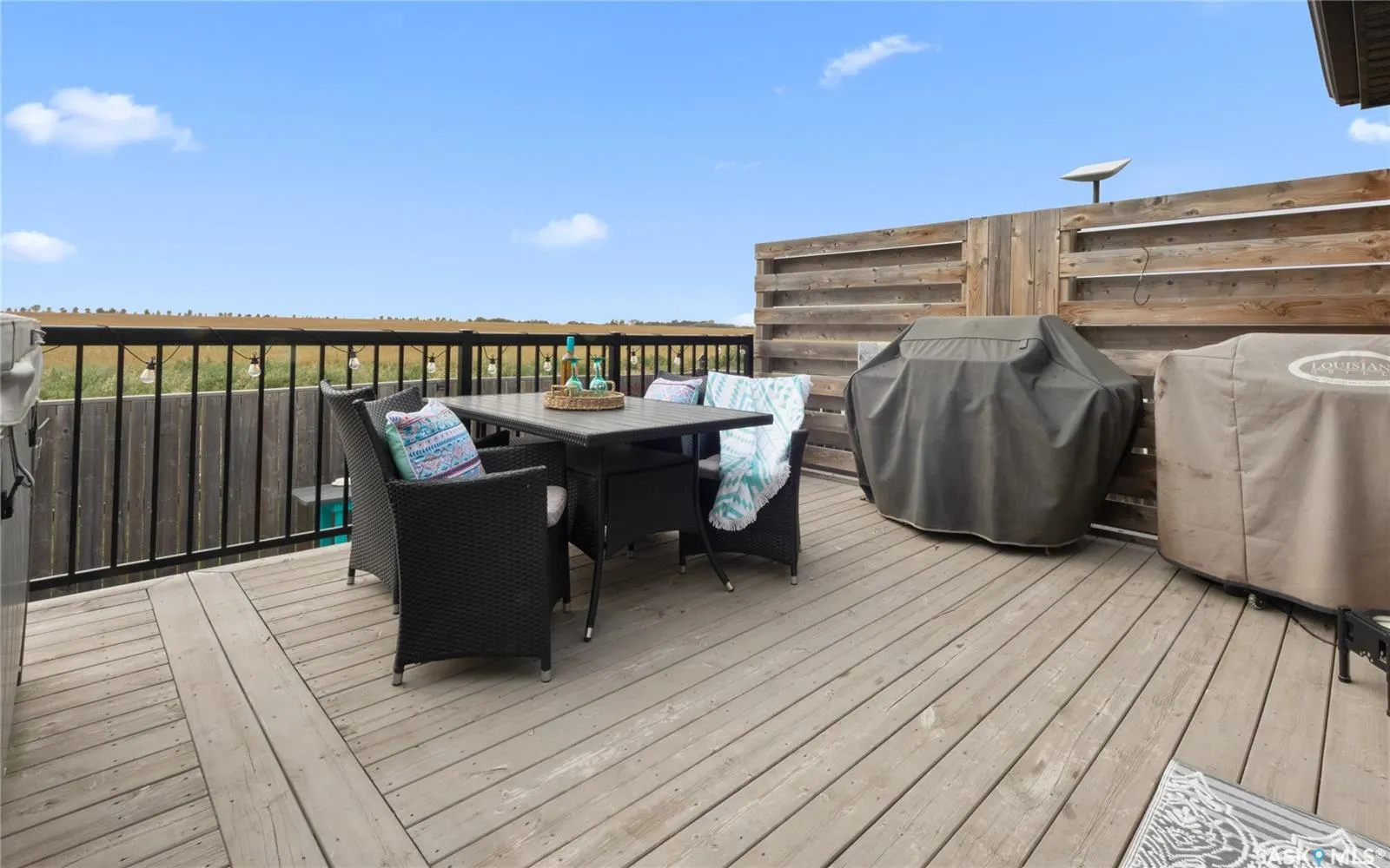 100 Diefenbaker AVENUE