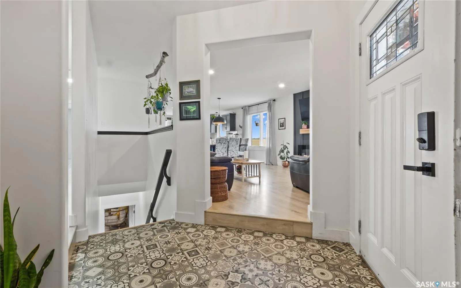 100 Diefenbaker AVENUE