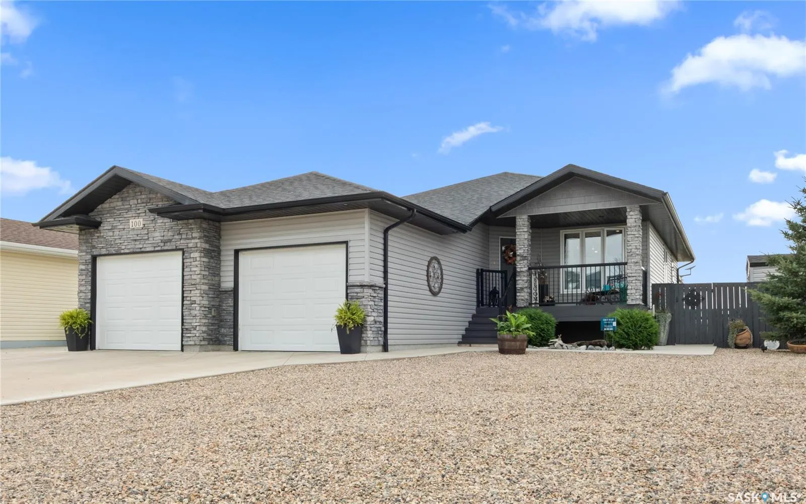 100 Diefenbaker AVENUE