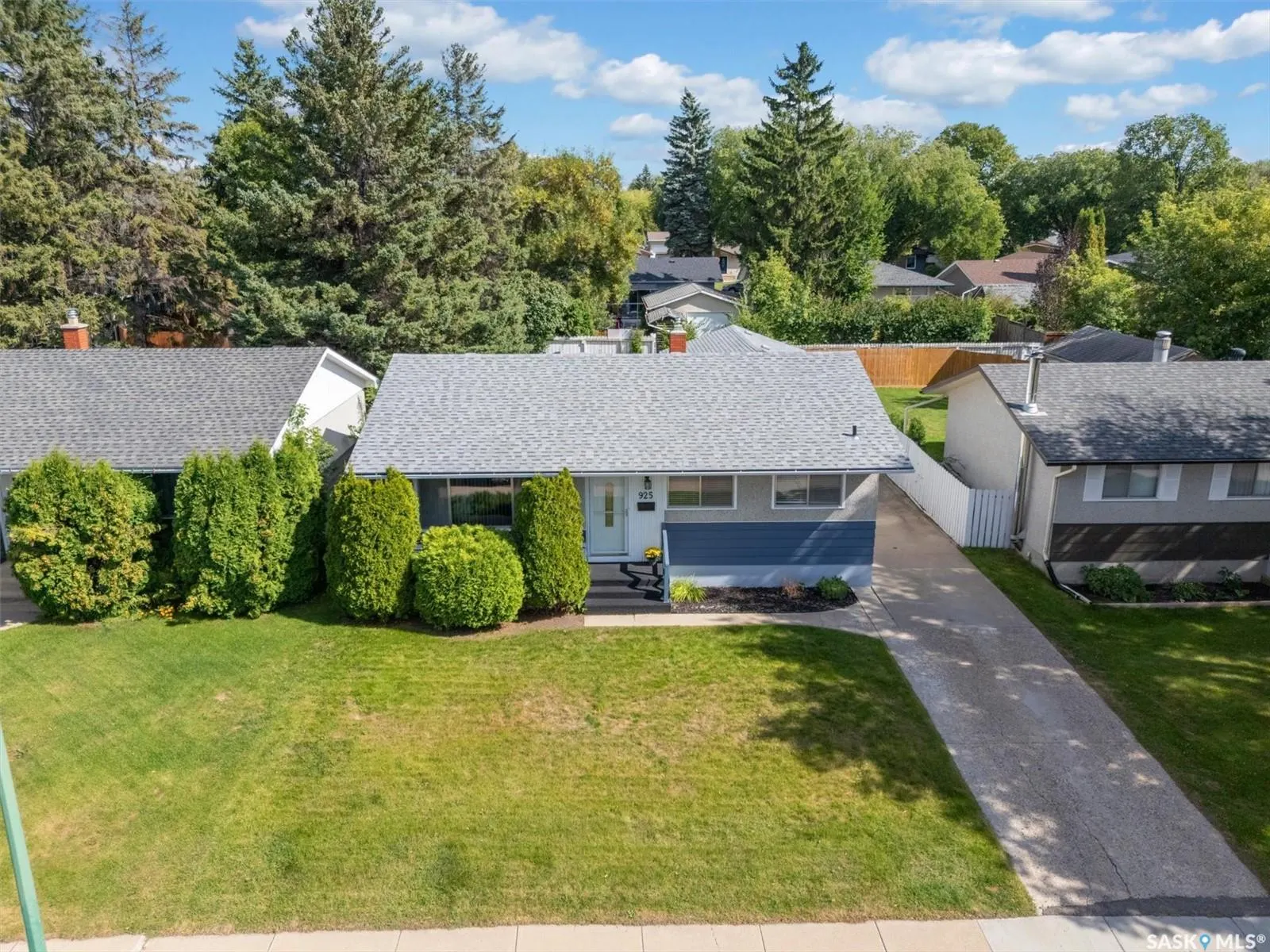 925 East CENTRE