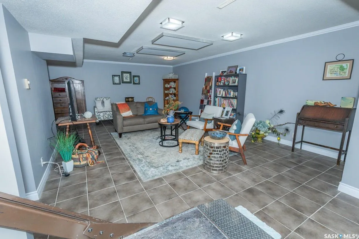 208 Highway AVENUE W