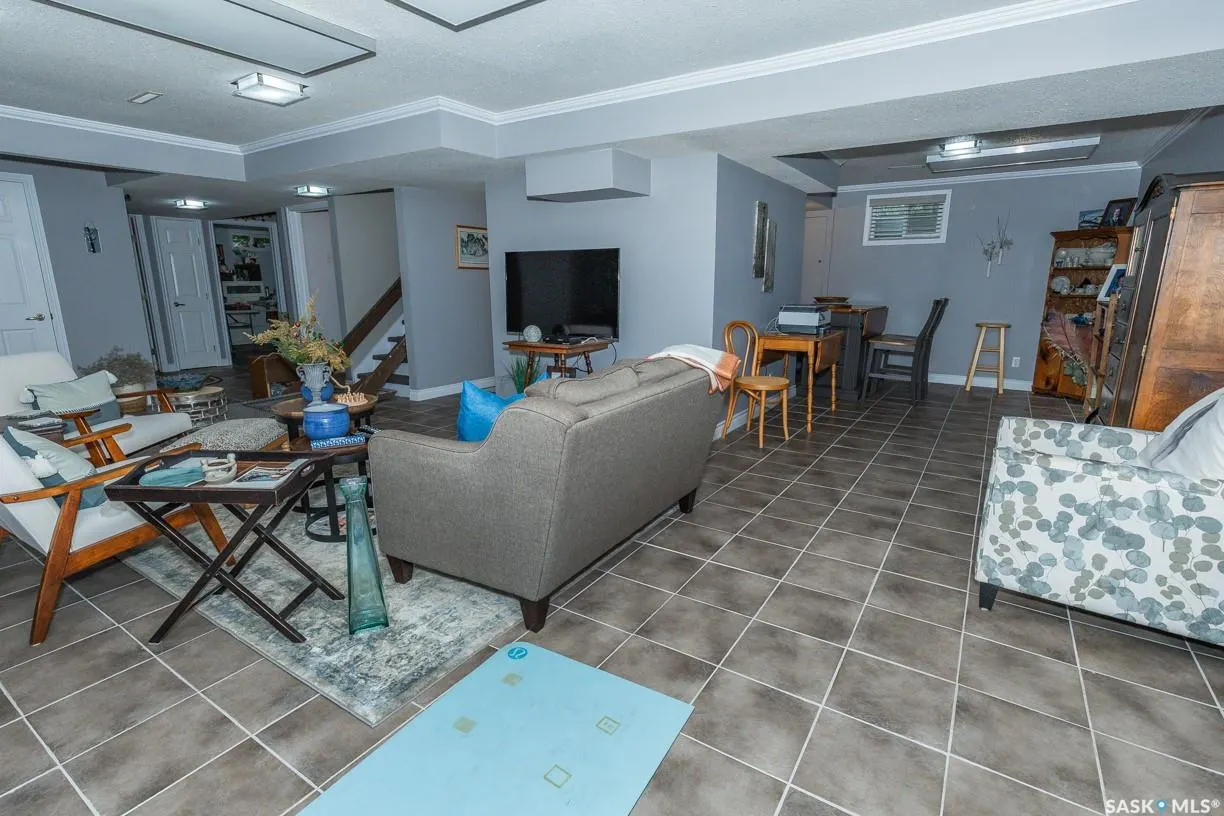 208 Highway AVENUE W