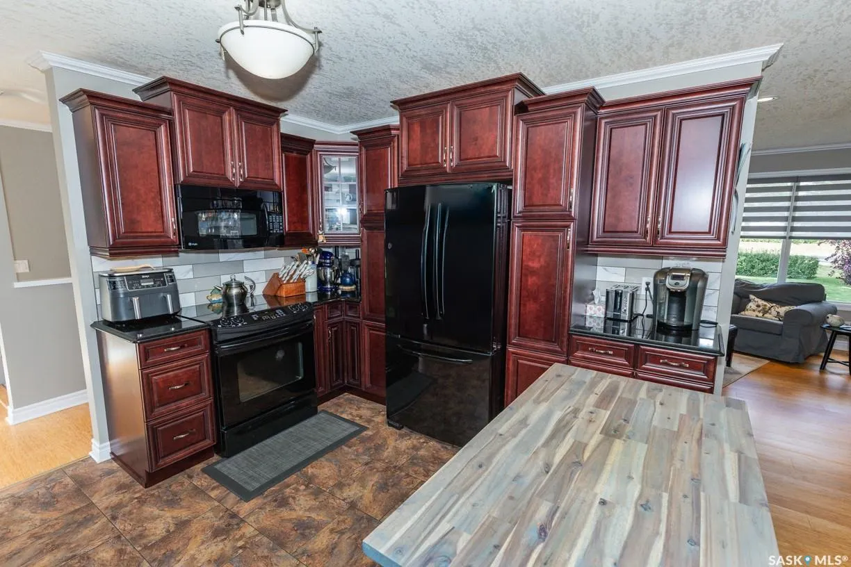 208 Highway AVENUE W